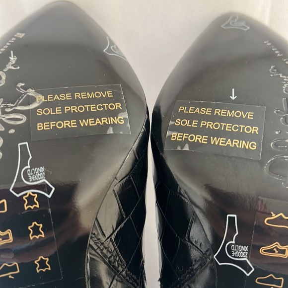 Alice and Olivia Delanie Crocodile Print Leather Ankle Boots size 38 (8) - Picture 3 of 9